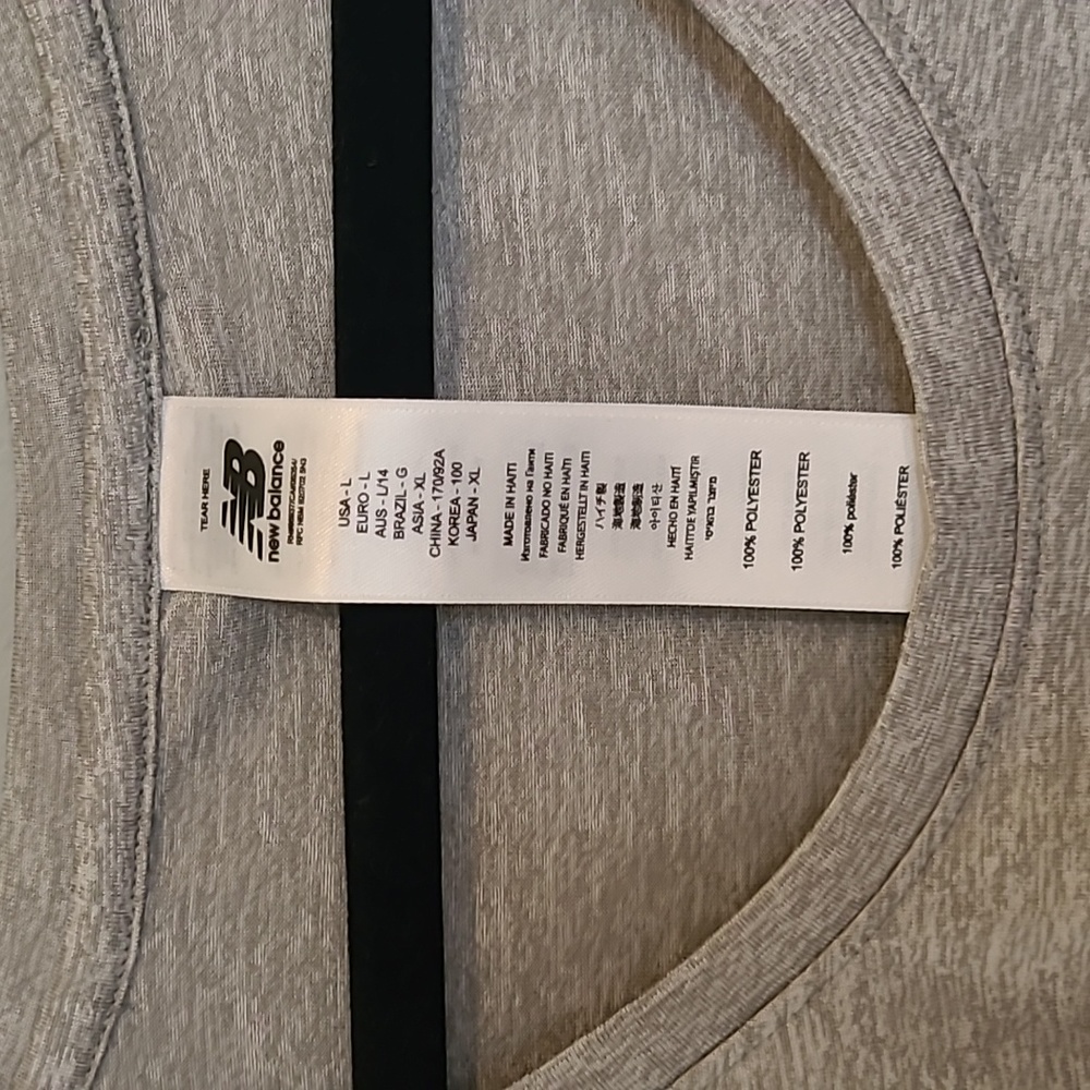 New Balance t shirt like new (L) - Picture 2 of 3